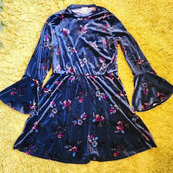 Beautiful 60s/70s Style Floral Dress w/ Flare Sleeves - Picture 5 of 12